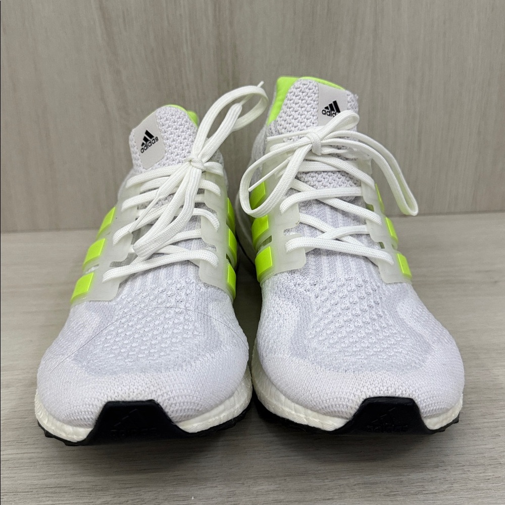Adidas Ultra Boost - Picture 2 of 10